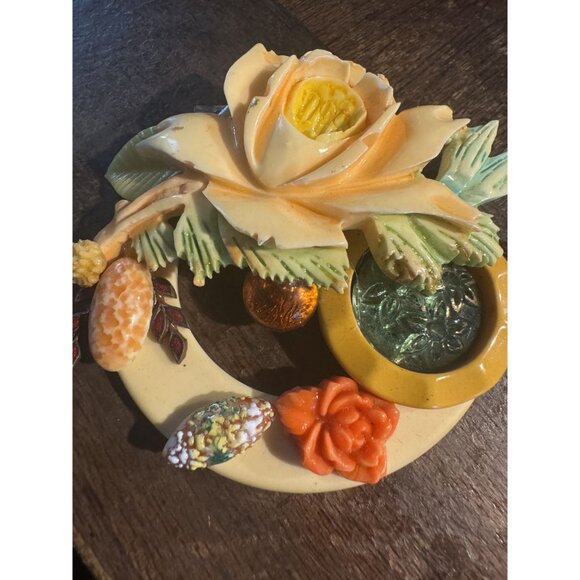 Vintage 1930s/1940s Celluloid Floral Brooch With Deep Carving Red, Yellow Gold G - Picture 9 of 9